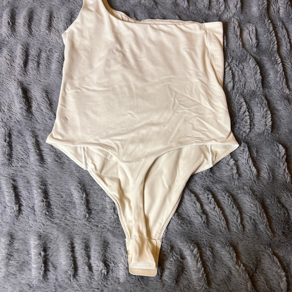 Like new lululemon Nulu Wundermost asymmetrical body suit - Picture 3 of 5